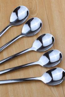 长柄勺子圆吃瓜,夏日消暑新潮流