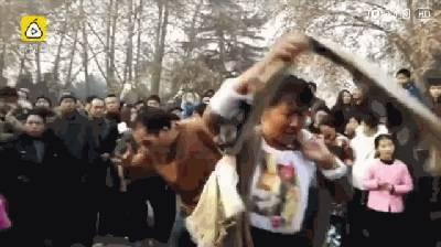 吃瓜群众大爷大妈,揭秘社区里的热门话题与趣闻