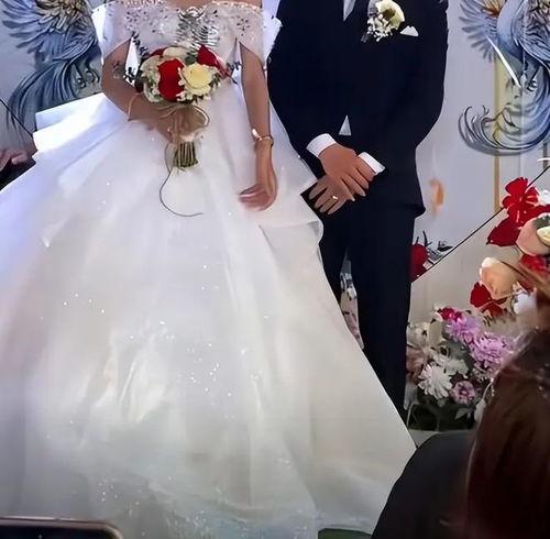 新郎婚礼吃瓜,揭秘婚礼背后的甜蜜秘密