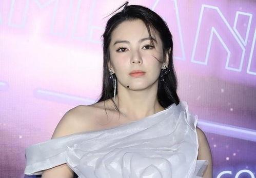 瓜地吃瓜宋茜,宋茜演绎夏日清新风