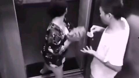 电梯夫妻吵架吃瓜,吃瓜群众现场直播